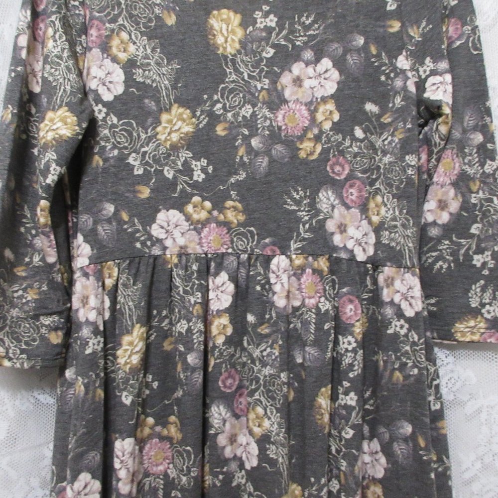 Floral Print Maxi Dress in Charcoal - Picture 9 of 10